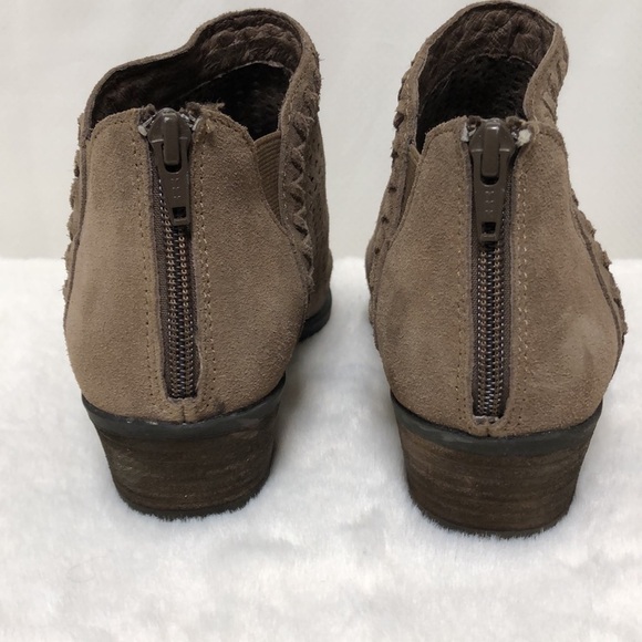 Earth Women’s Peak Perry Suede Booties - Picture 5 of 13